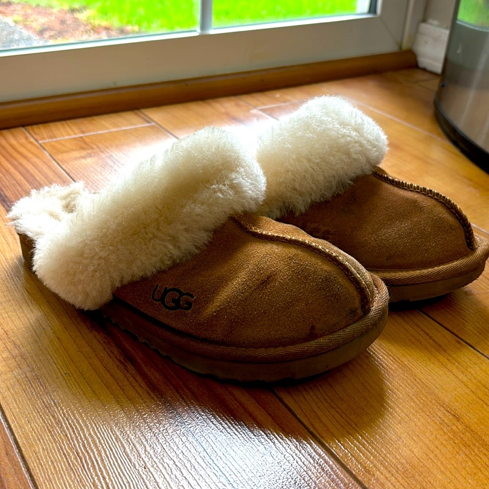COPY - UGG SLIPPERS